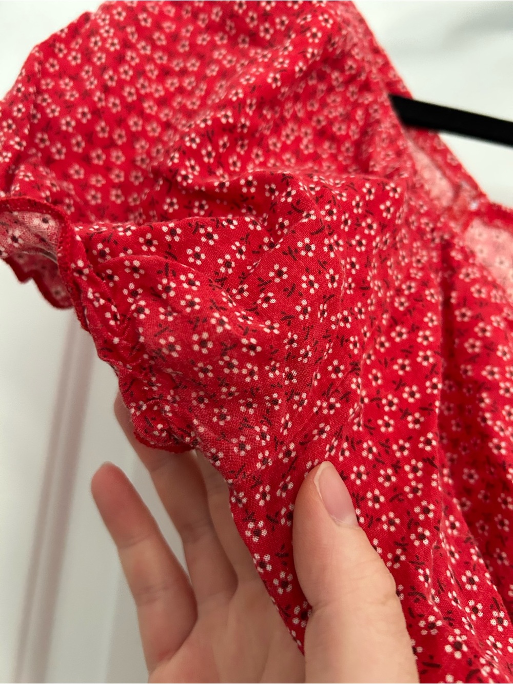 Princess Polly Red Floral Puff Sleeve Button Crop Top - Picture 3 of 5